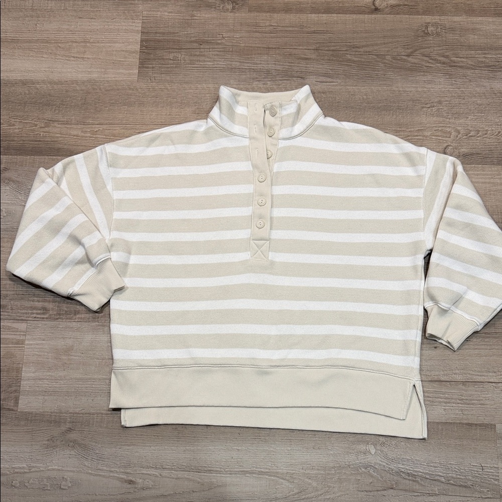 American Eagle Striped Beige and White Pullover Women’s Size Small